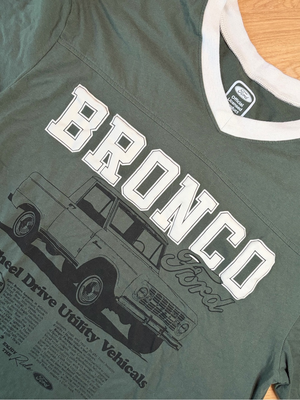 Ford Green Bronco Graphic V-Neck T-Shirt XL (16-18) 60% Cotton 40% Polyester